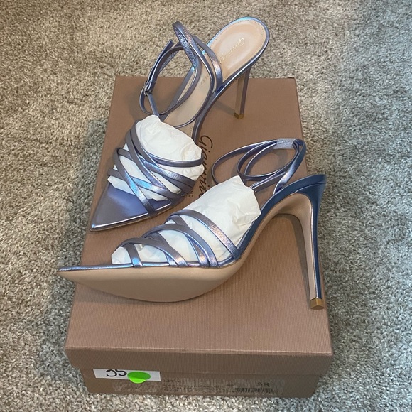 SOLD ✨Gianvito Rossi ‘Lita’ Metallic Leather Sandal NWT Size 38 - Picture 2 of 9